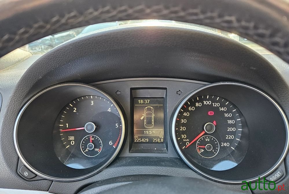 2009' Volkswagen Golf photo #6