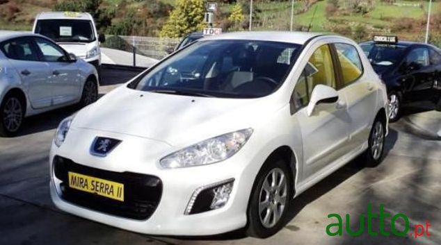 2013' Peugeot 308 1.6 E-Hdi Active Cmp6 photo #2