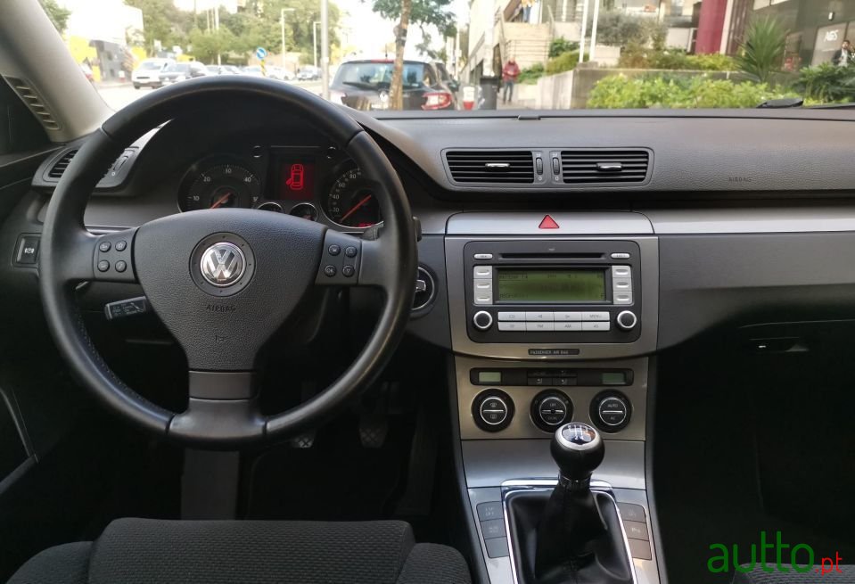2008' Volkswagen Passat photo #3