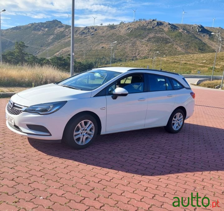 2019' Opel Astra Sports Tourer photo #2