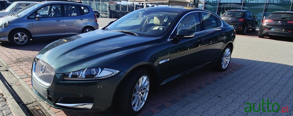 2011' Jaguar XF 2.2 D Classic photo #3