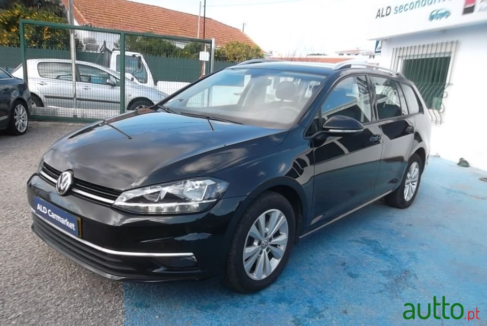 2017' Volkswagen Golf Variant photo #2