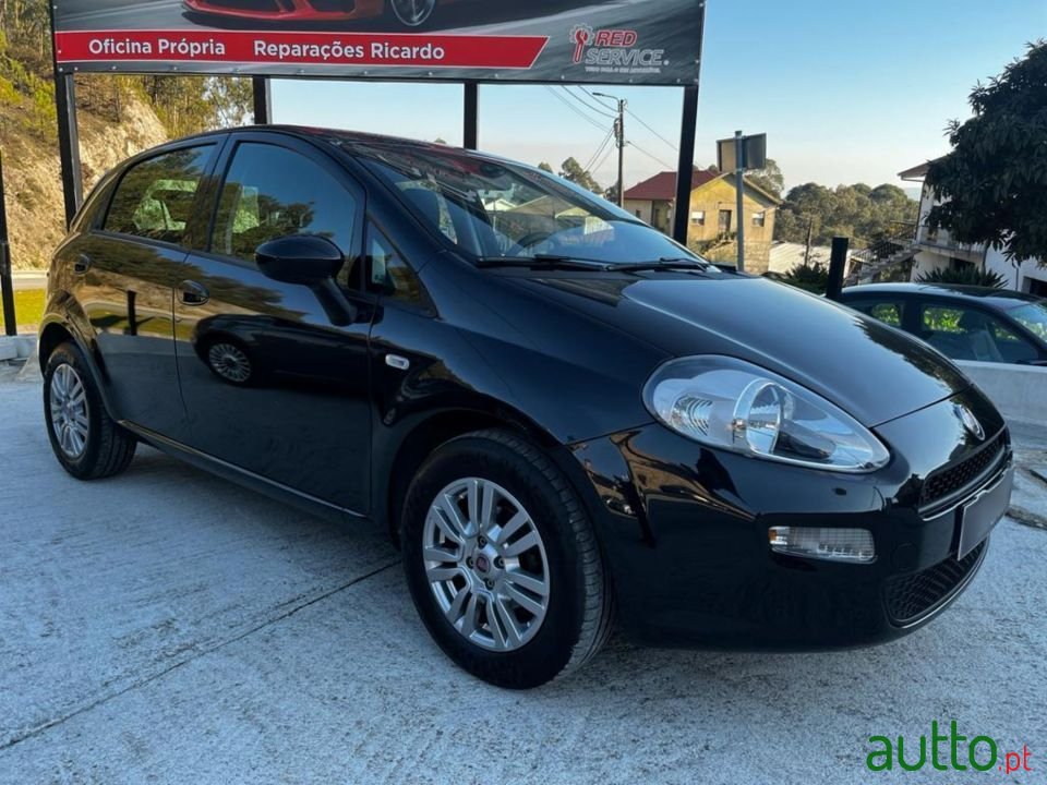 2014' Fiat Grande Punto photo #2