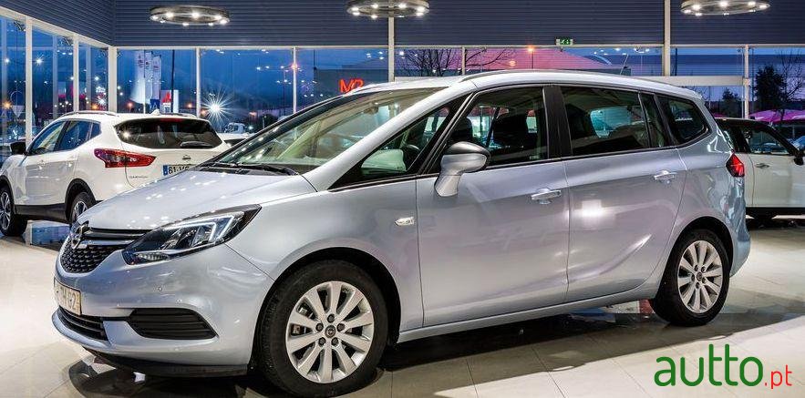 2017' Opel Zafira photo #1