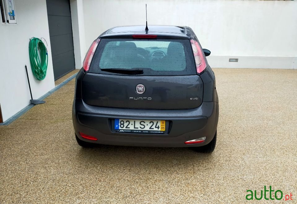 2011' Fiat Punto Evo photo #3