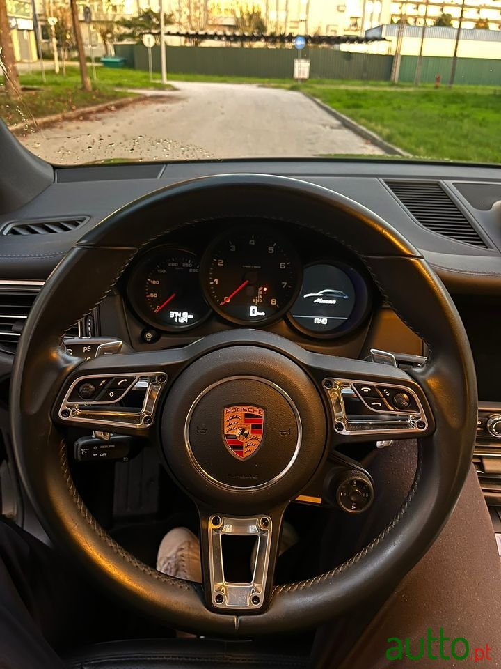 2019' Porsche Macan photo #5