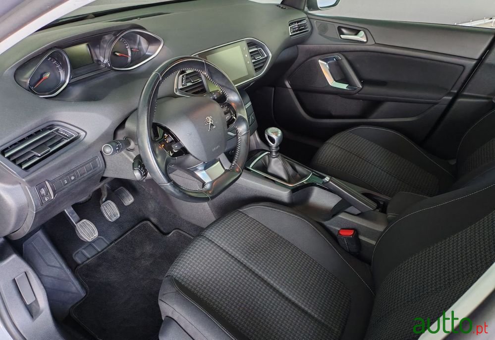 2018' Peugeot 308 Sw photo #6