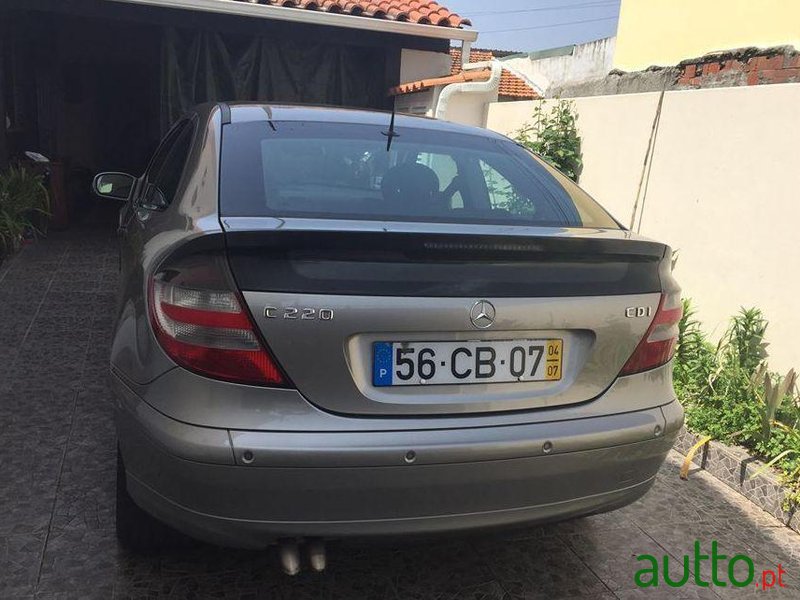 2004' Mercedes-Benz C-220 Sportcoupe photo #2