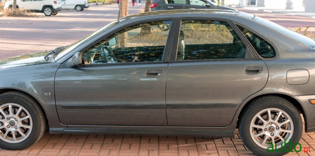 2001' Volvo S40 photo #3