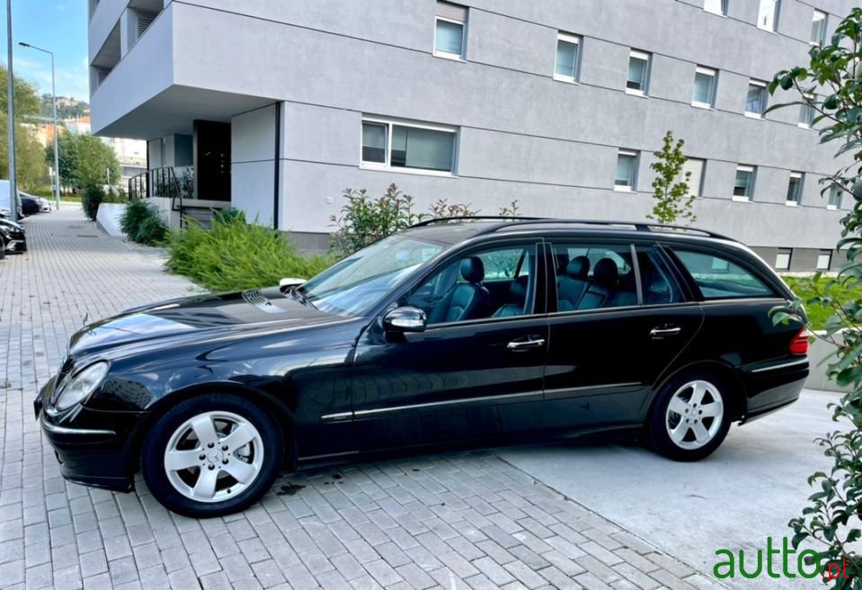 2004' Mercedes-Benz E-220 photo #6