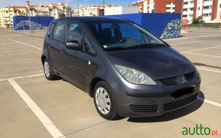 2004' Mitsubishi Colt photo #1