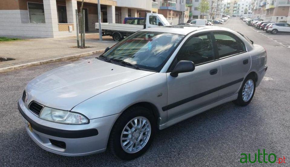 2005' Mitsubishi Carisma photo #3