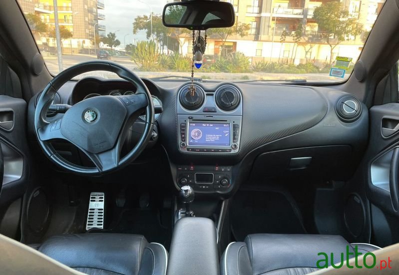 2011' Alfa Romeo MiTo photo #4