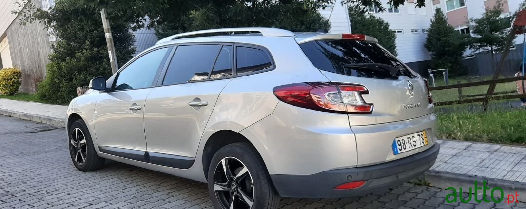 2014' Renault Megane Sport Tourer photo #2