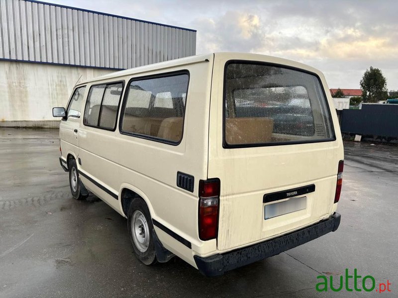 1984' Toyota HiAce photo #7