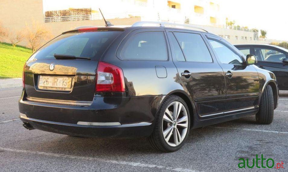 2010' Skoda Octavia Break photo #1