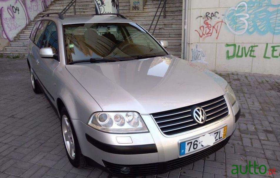 2001' Volkswagen Passat Variant photo #1
