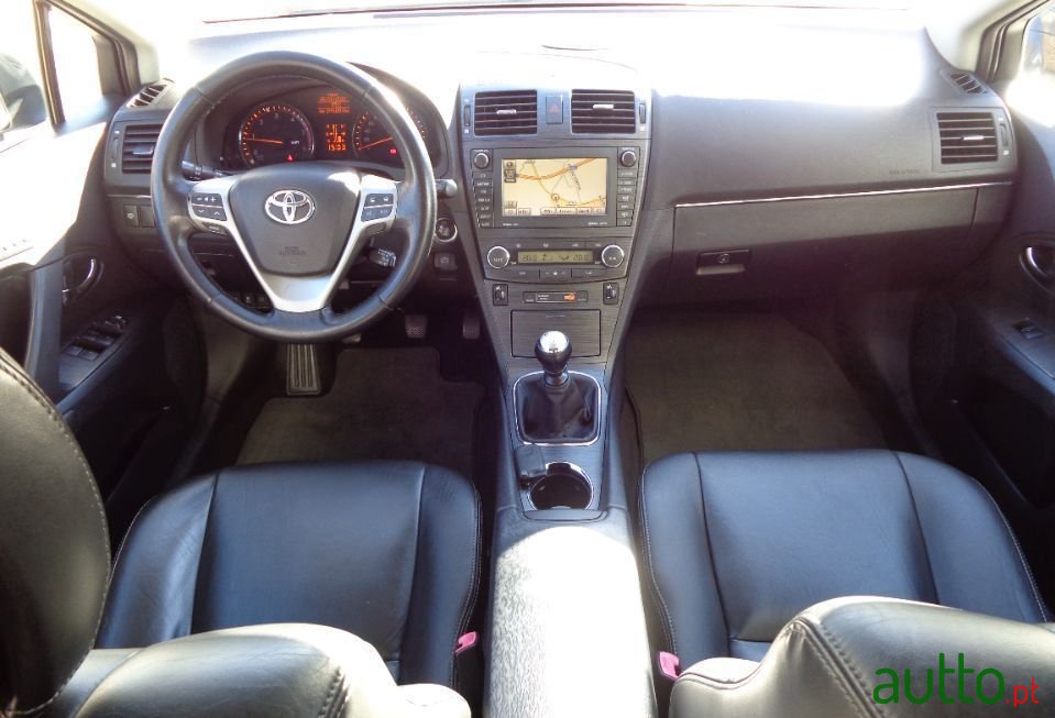 2009' Toyota Avensis Sw photo #5