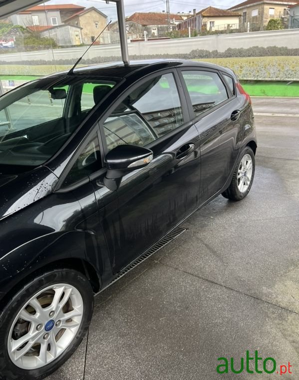 2015' Ford Fiesta photo #3