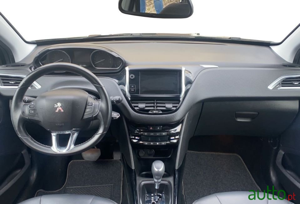 2019' Peugeot 2008 photo #1