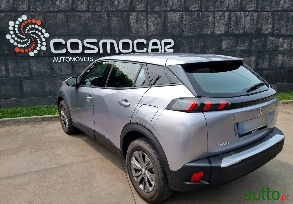 2020' Peugeot 2008 photo #3