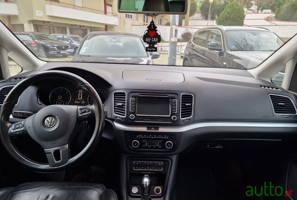 2012' Volkswagen Sharan photo #4