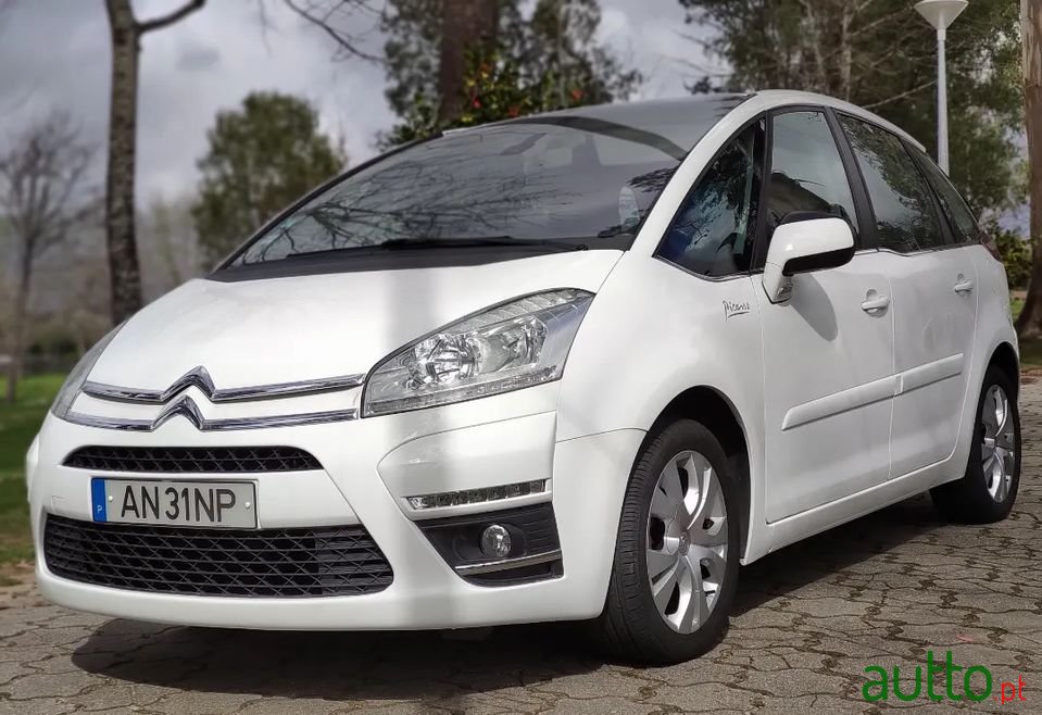 2013' Citroen C4 Picasso photo #1