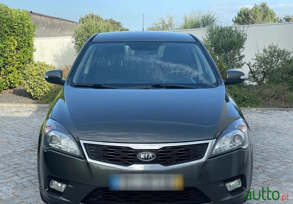 2010' Kia Ceed 1.6 Crdi Ex Eco photo #3