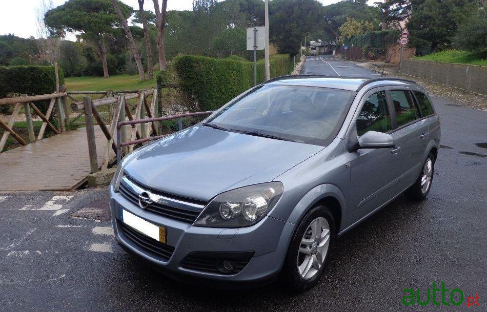 2006' Opel Astra Caravan photo #1