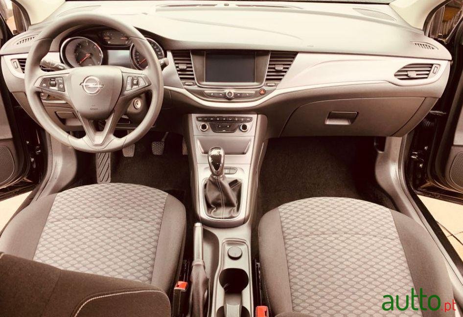 2017' Opel Astra photo #3