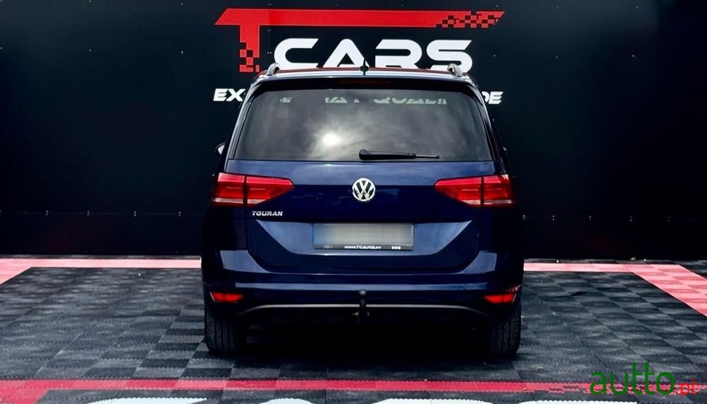 2019' Volkswagen Touran photo #4