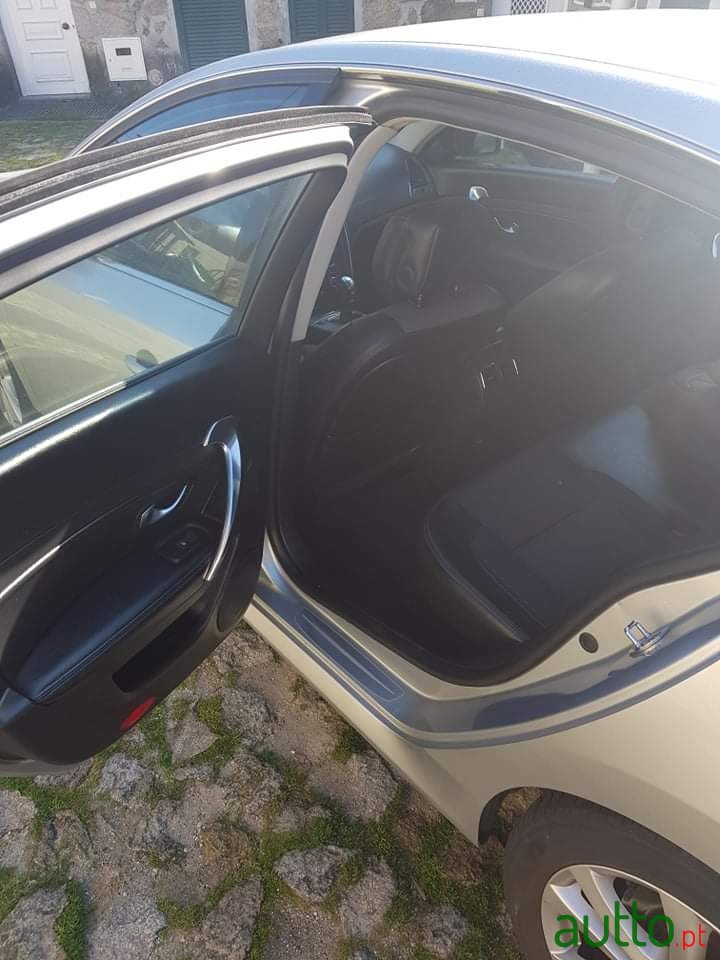 2012' Renault Latitude photo #4