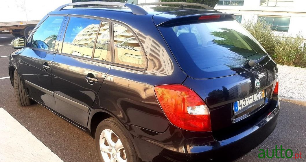 2008' Skoda Fabia Break photo #2