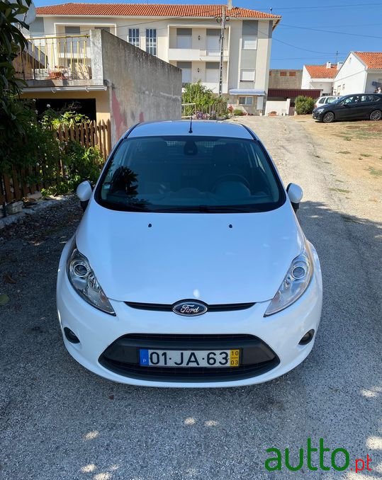 2010' Ford Fiesta photo #3