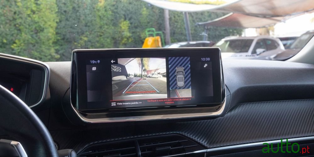 2021' Peugeot 2008 photo #5