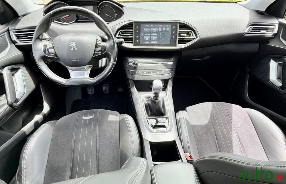 2014' Peugeot 308 photo #5
