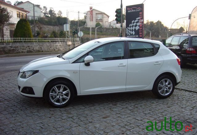2011' SEAT Ibiza photo #4