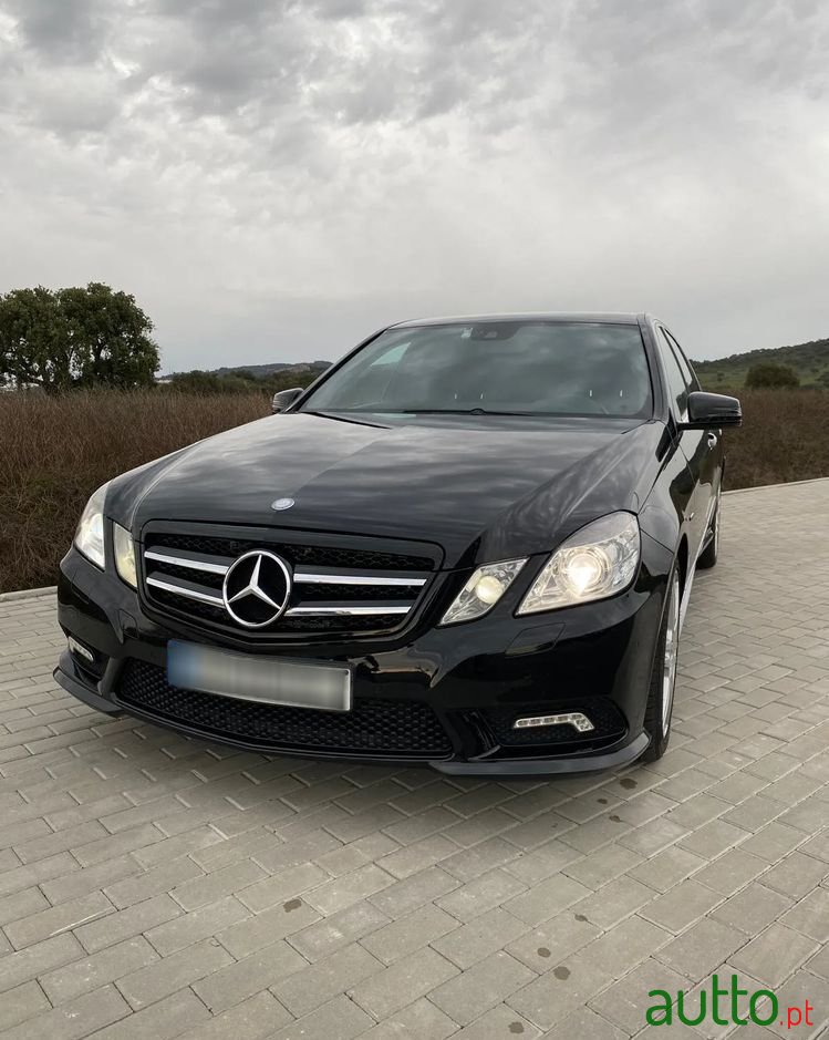 2010' Mercedes-Benz Classe E photo #5