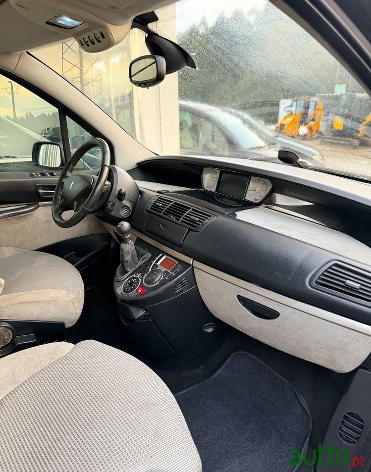 2008' Peugeot 807 2.0 Hdi photo #5