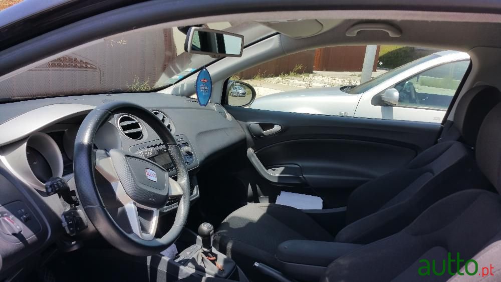 2010' SEAT Ibiza photo #3