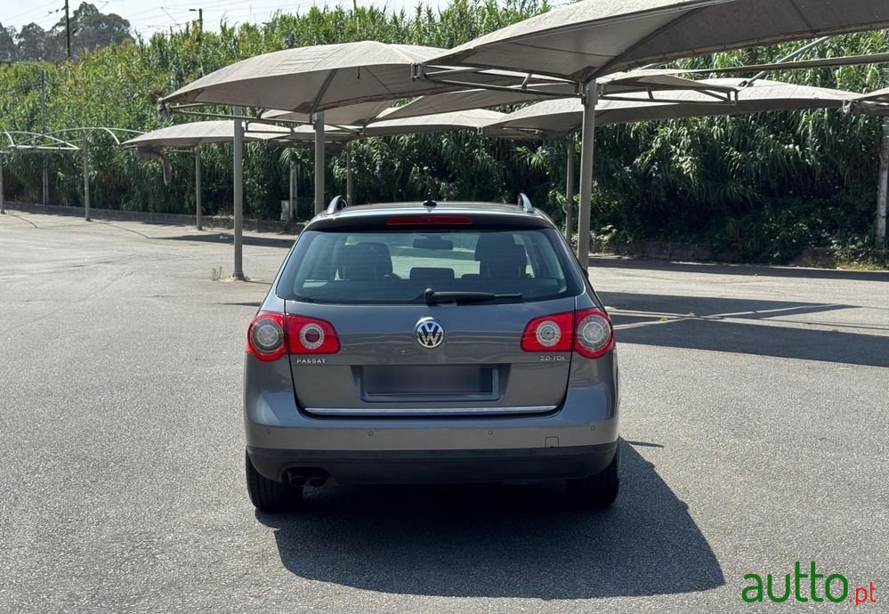 2007' Volkswagen Passat Variant photo #5