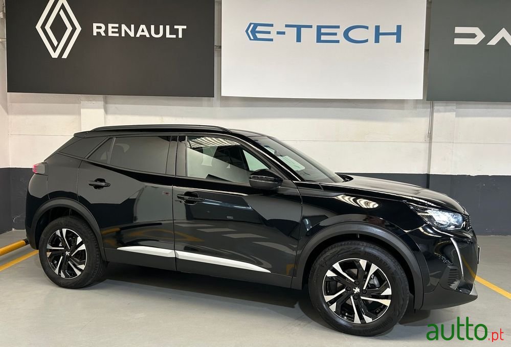 2023' Peugeot 2008 photo #1