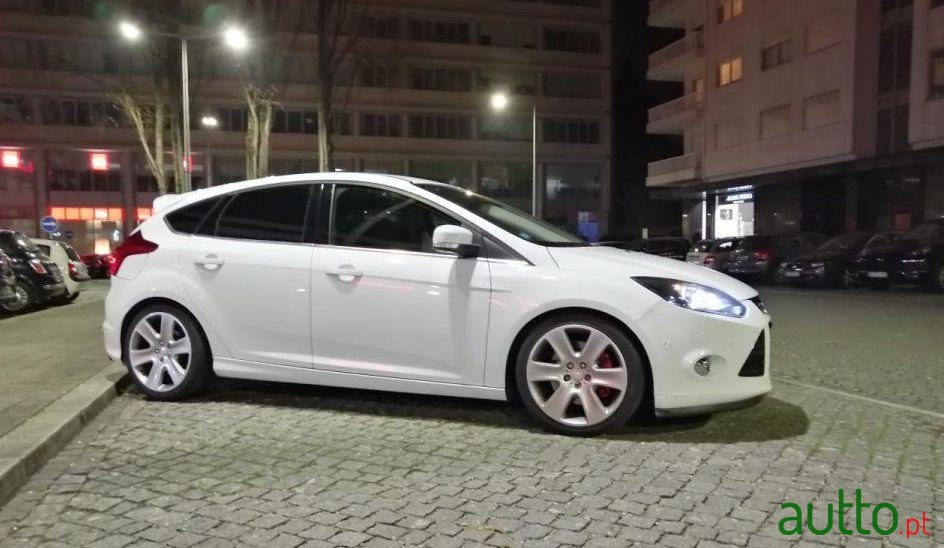 2011' Ford Focus Titanium photo #1