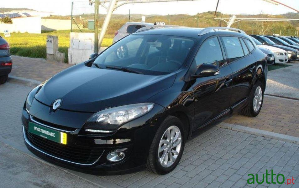 2012' Renault Megane Sport Tourer photo #1