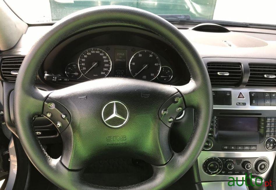 2006' Mercedes-Benz C-220 Avantgarde photo #1