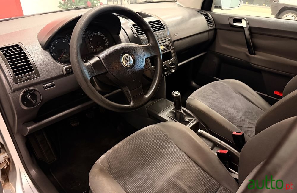 2007' Volkswagen Polo photo #5