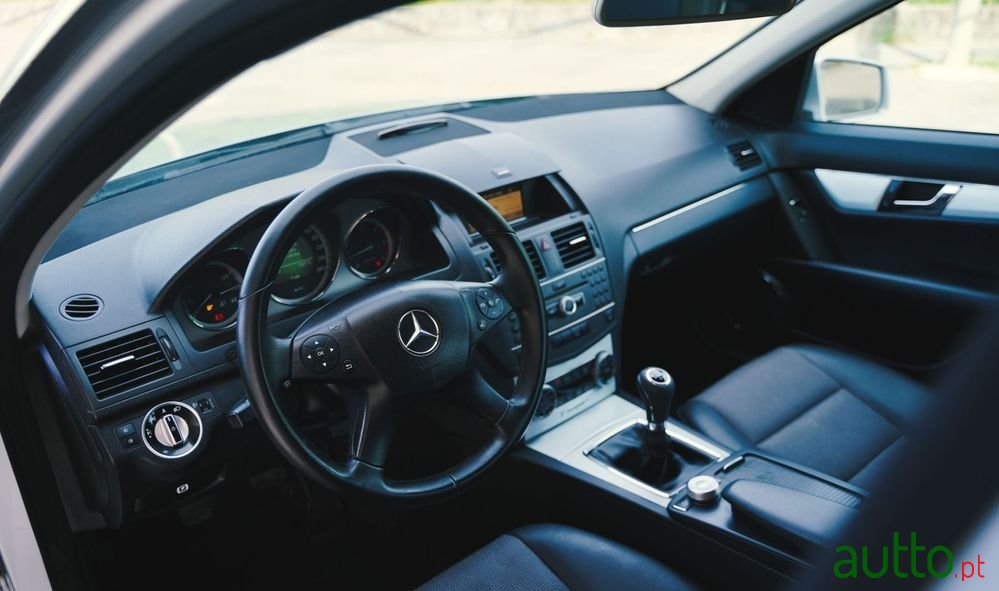 2010' Mercedes-Benz C 220 photo #4