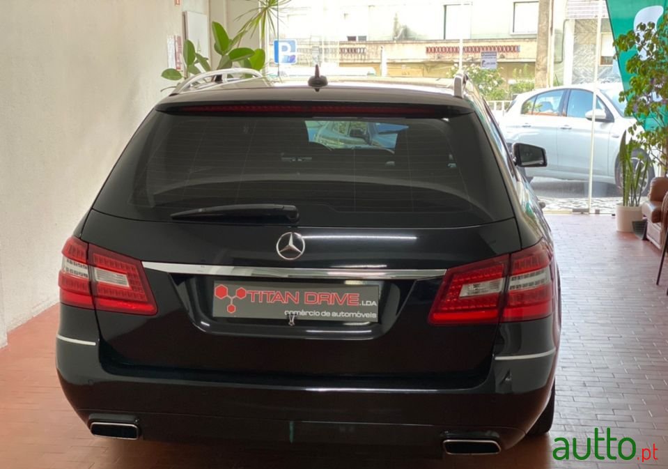 2012' Mercedes-Benz E-220 photo #5