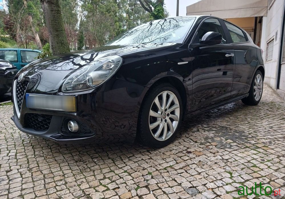 2017' Alfa Romeo Giulietta photo #5