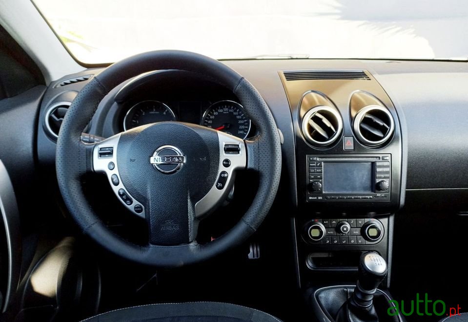 2011' Nissan Qashqai photo #1